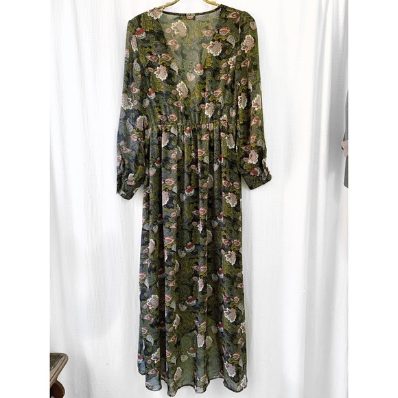 Flowy long sleeved floral maxi dress - Picture 3 of 4